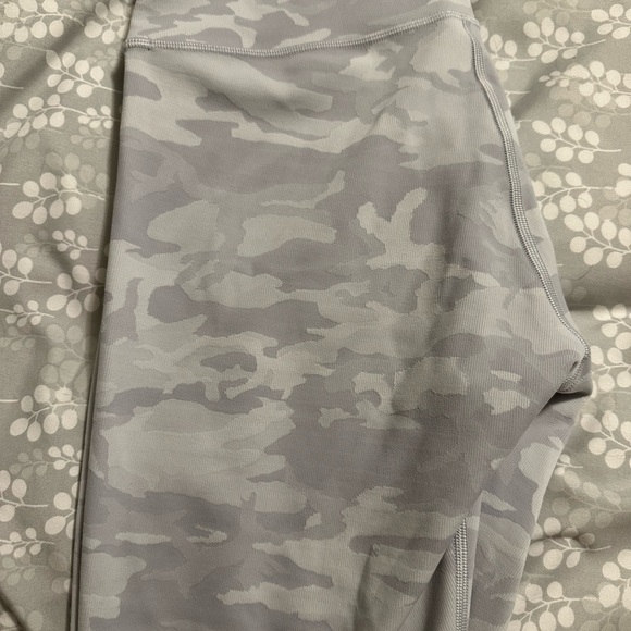 Lululemon Wunder Under *Ribbed - Picture 2 of 3